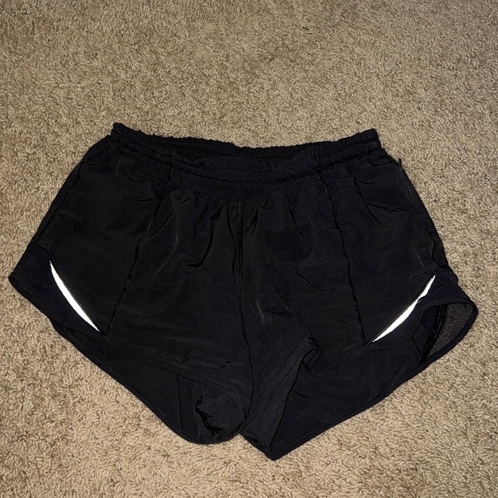 Lululemon Hotty hot shorts black size 4 inseam, 4”